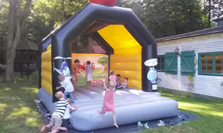 Blue-Tec,  Feuerwerk, Lasershow, Beamshow, Lasershow Dessau, Grafikshow, Grafiklasershow, Hochzeit Lasershow, Fotobox, Fotobox Dessau, Disco, DJ, Hüpfburg 