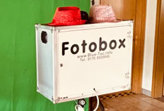 Blue-Tec,  Feuerwerk, Lasershow, Beamshow, Lasershow Dessau, Grafikshow, Grafiklasershow, Hochzeit Lasershow, Fotobox, Fotobox Dessau, Disco, DJ, Hüpfburg 